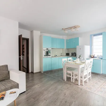 Domus Center With Parking Apartment
